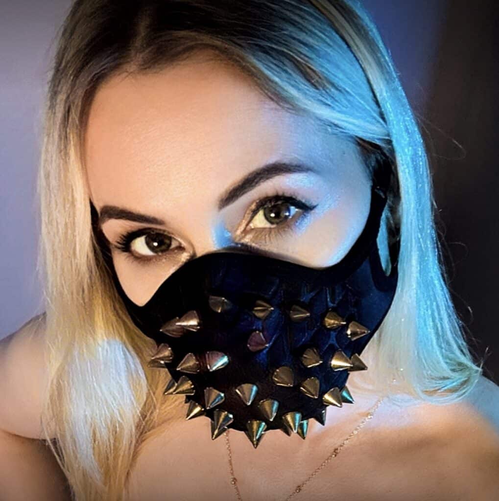 masque clouté