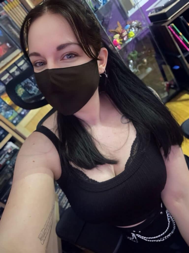 brune-goth-masque